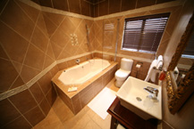 Honeymoon Suite bathroom